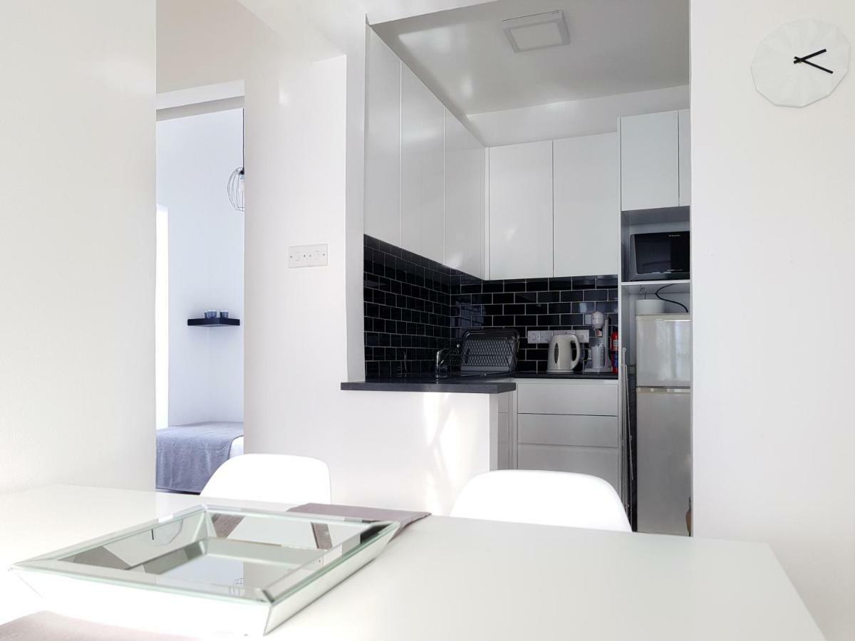 City Pearl - Modern 2 Bed Sea View Apt In City Centre Limassol Extérieur photo